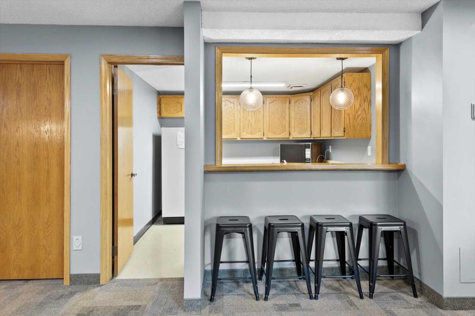 302, 320 Meredith Road NE