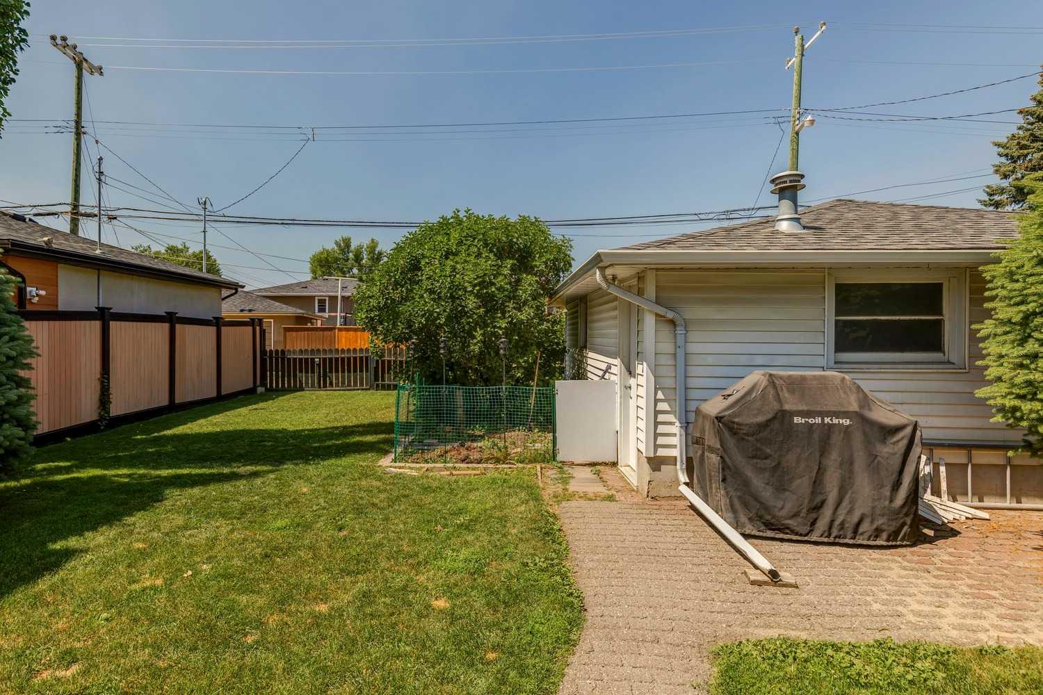 1219 Renfrew Drive NE