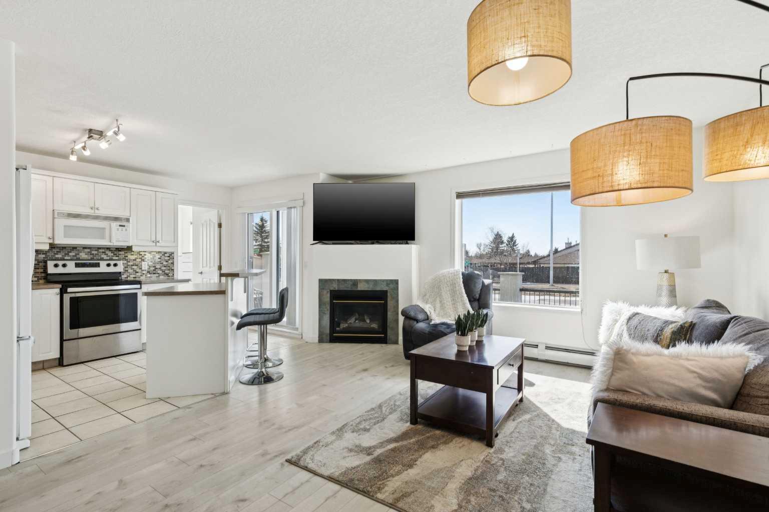 102, 6102 Valleyview Park SE
