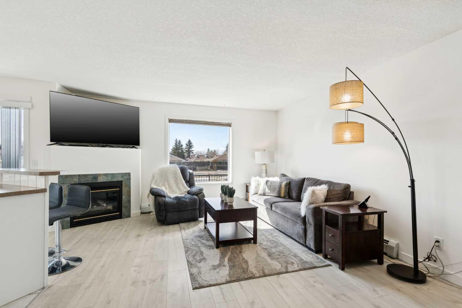 102, 6102 Valleyview Park SE