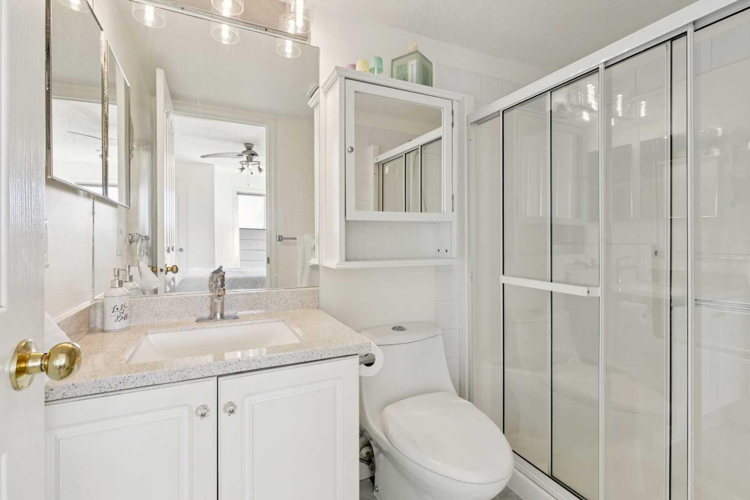 102, 6102 Valleyview Park SE