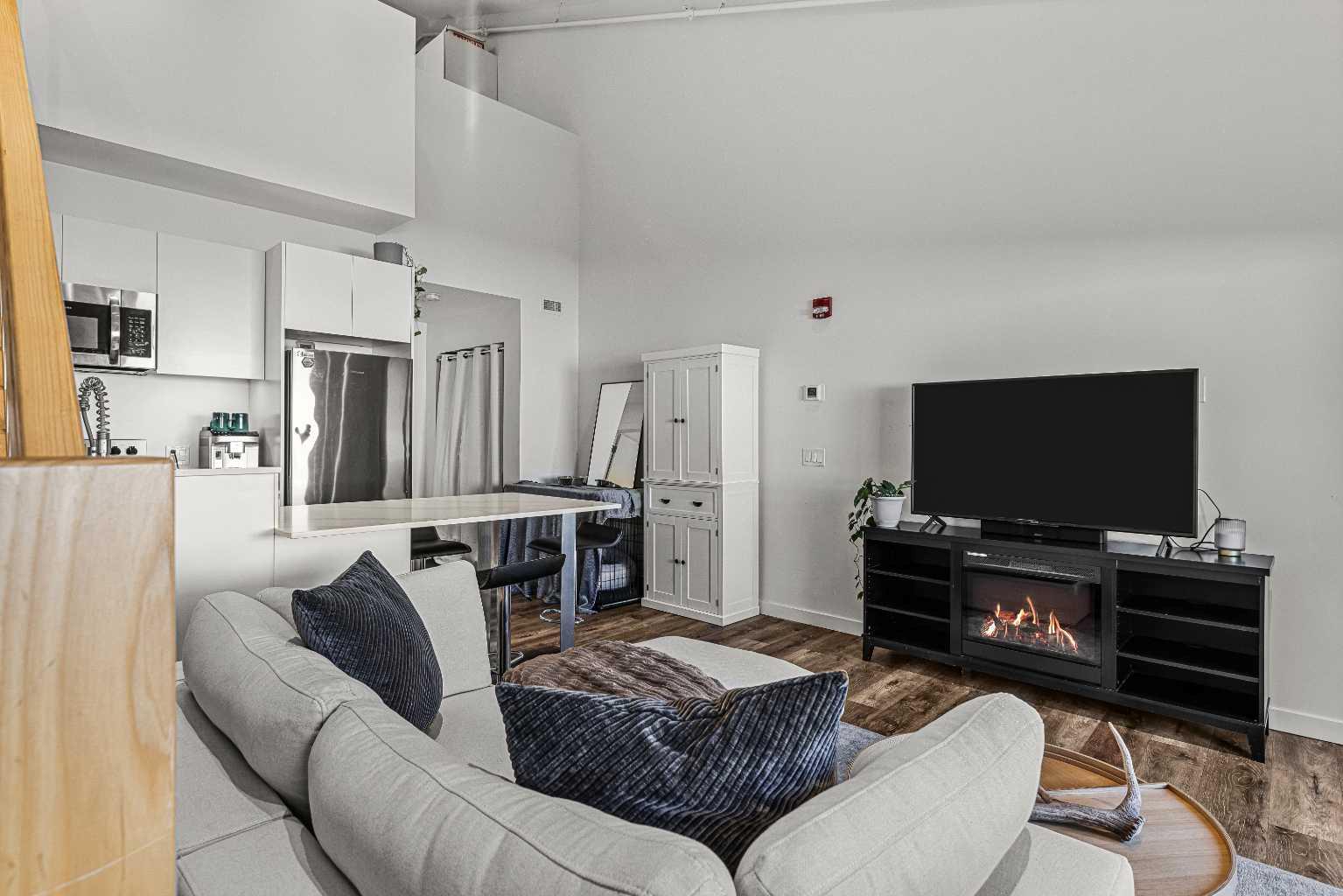 212B, 1 Industrial Place 