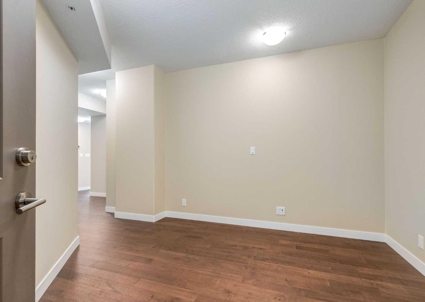 408, 32 Varsity Estates Circle NW