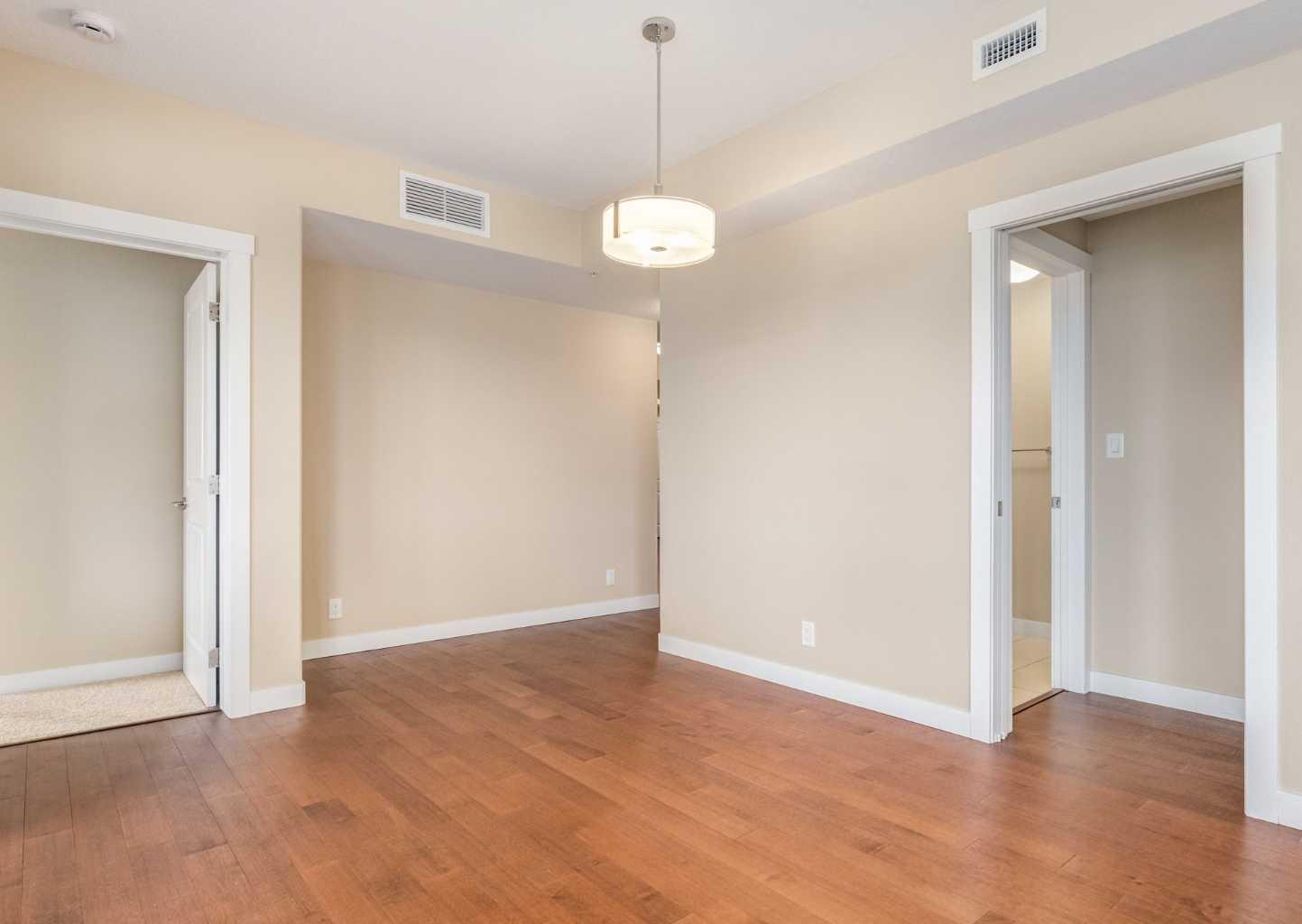 408, 32 Varsity Estates Circle NW