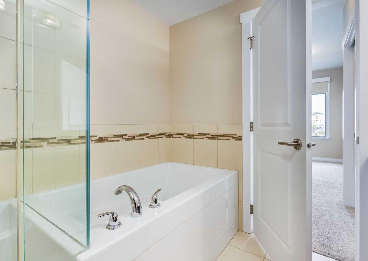 408, 32 Varsity Estates Circle NW