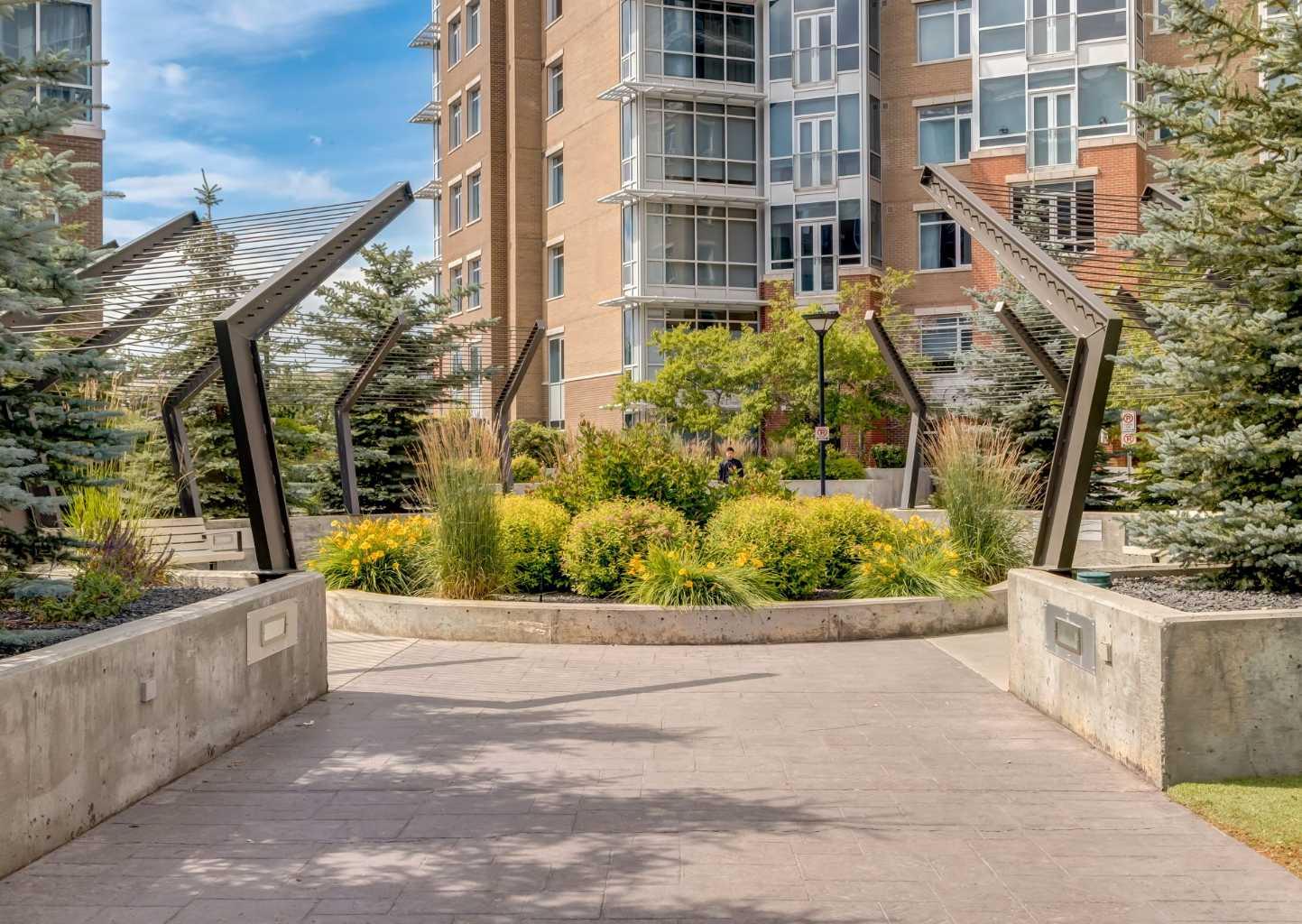 408, 32 Varsity Estates Circle NW