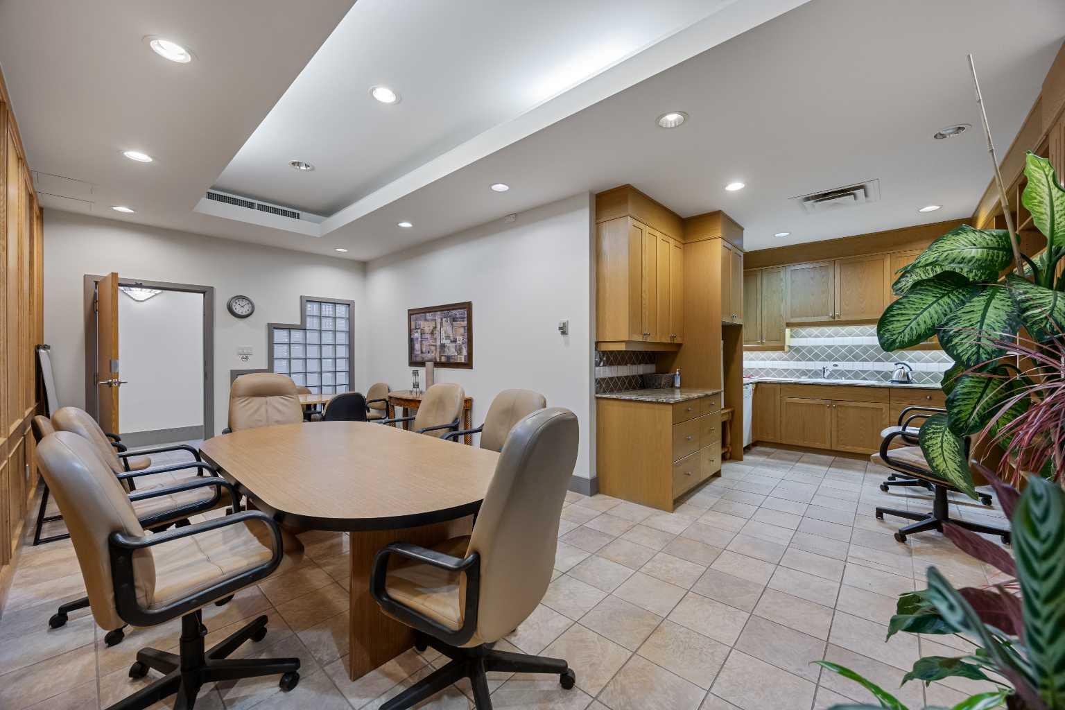 204, 4603 Varsity Drive NW