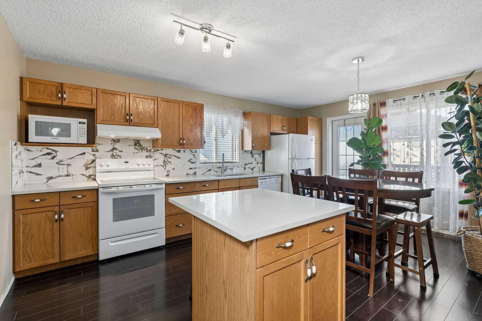 100 Applemont Close SE