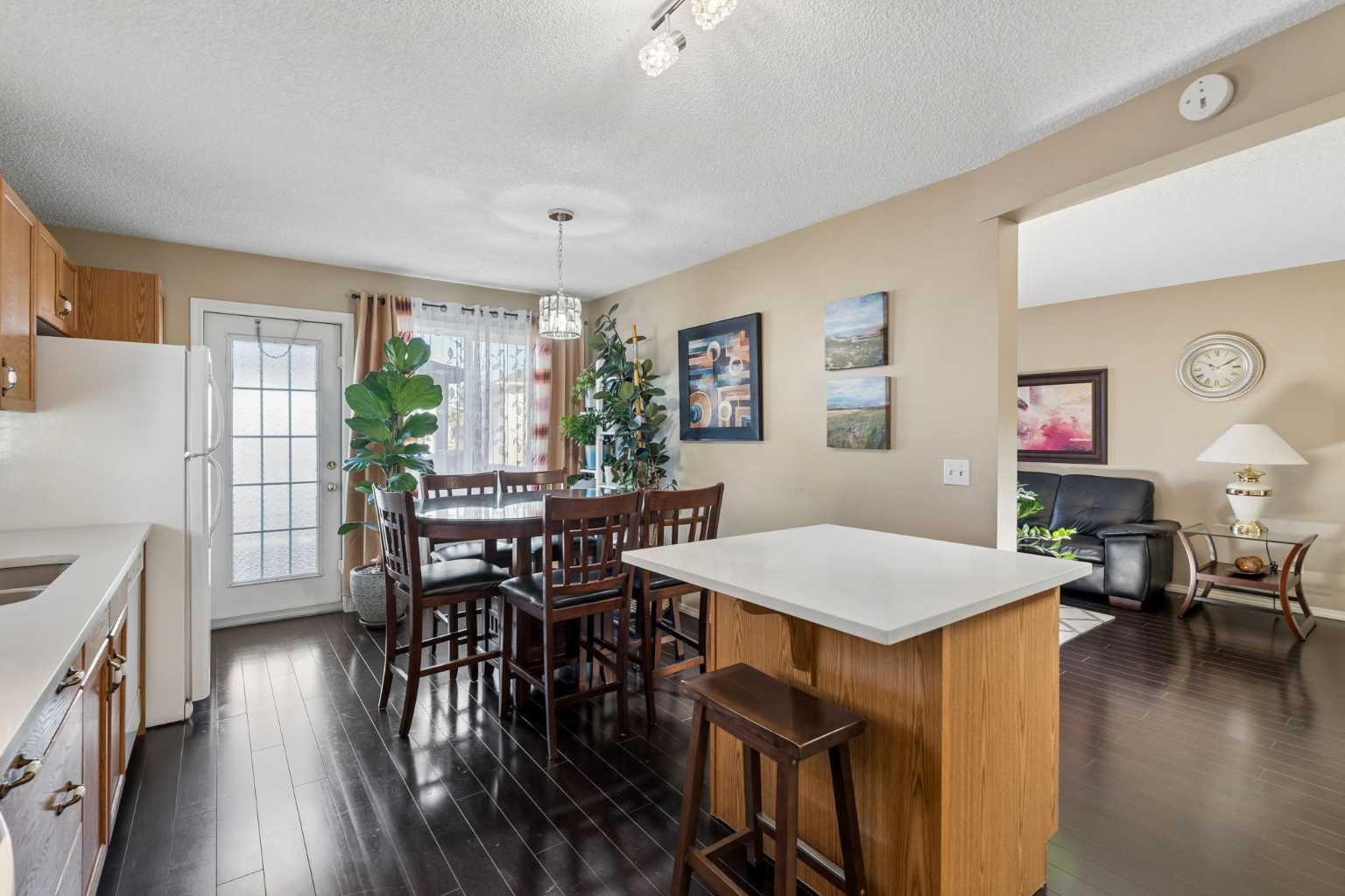 100 Applemont Close SE