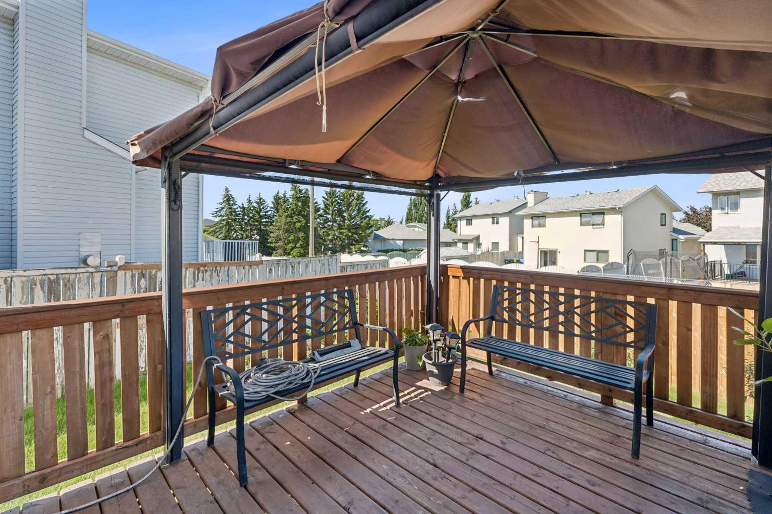 100 Applemont Close SE