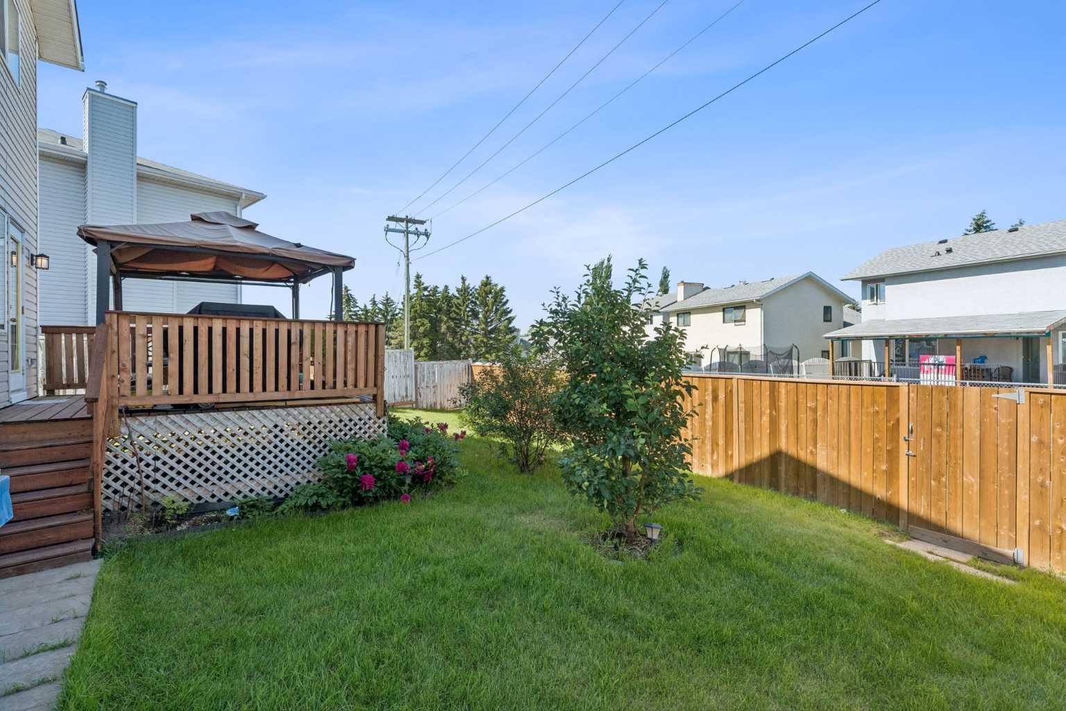 100 Applemont Close SE