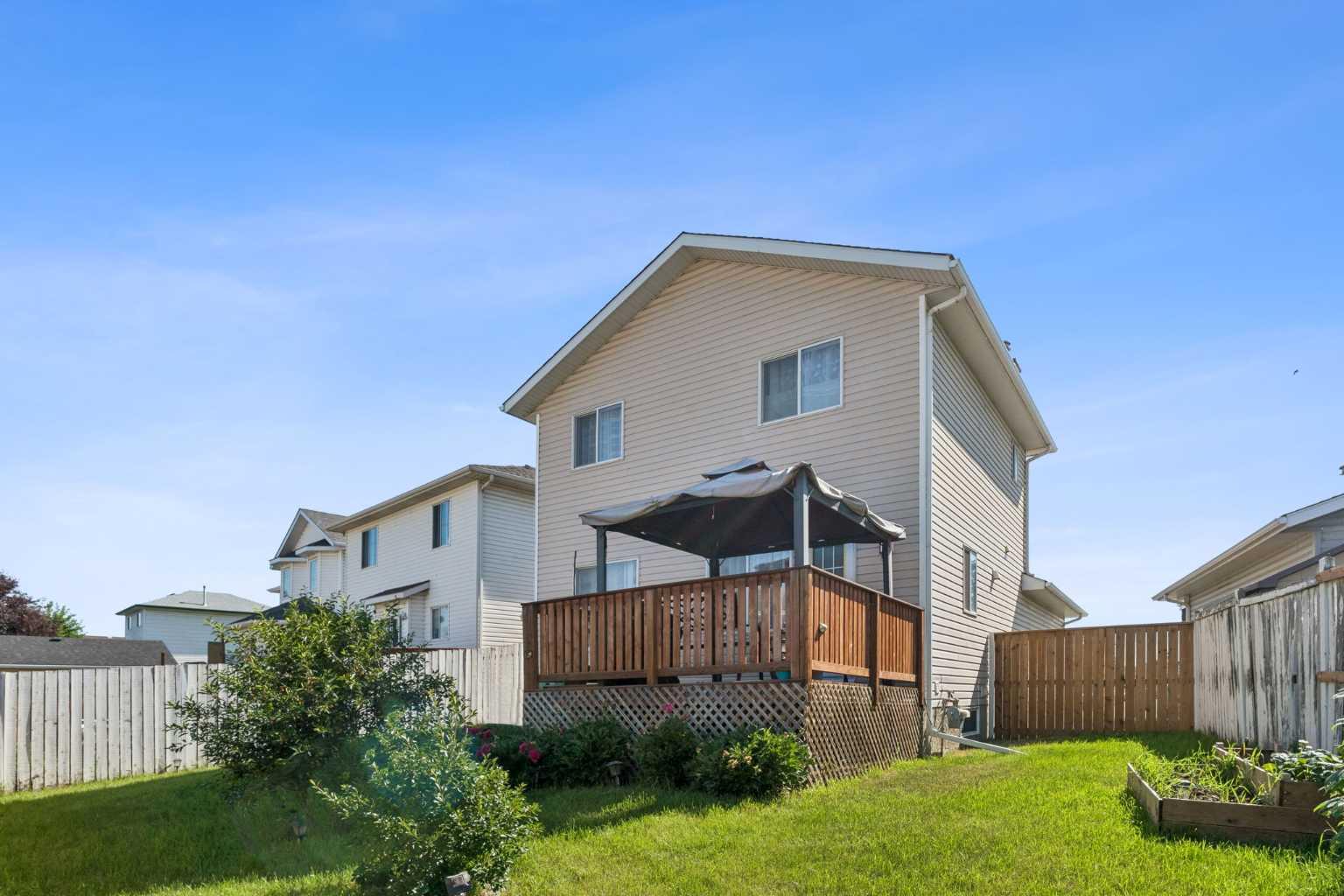 100 Applemont Close SE