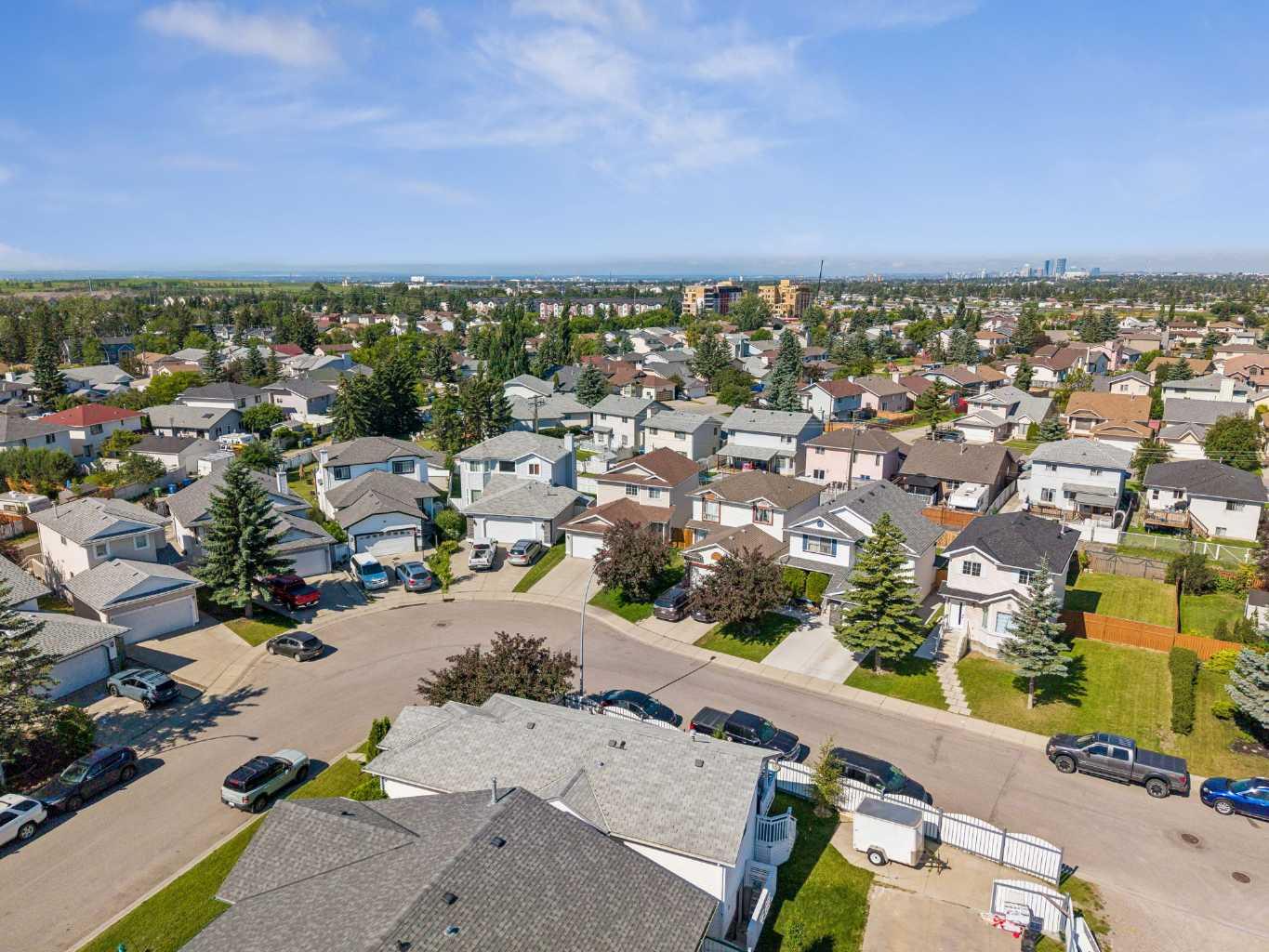 100 Applemont Close SE