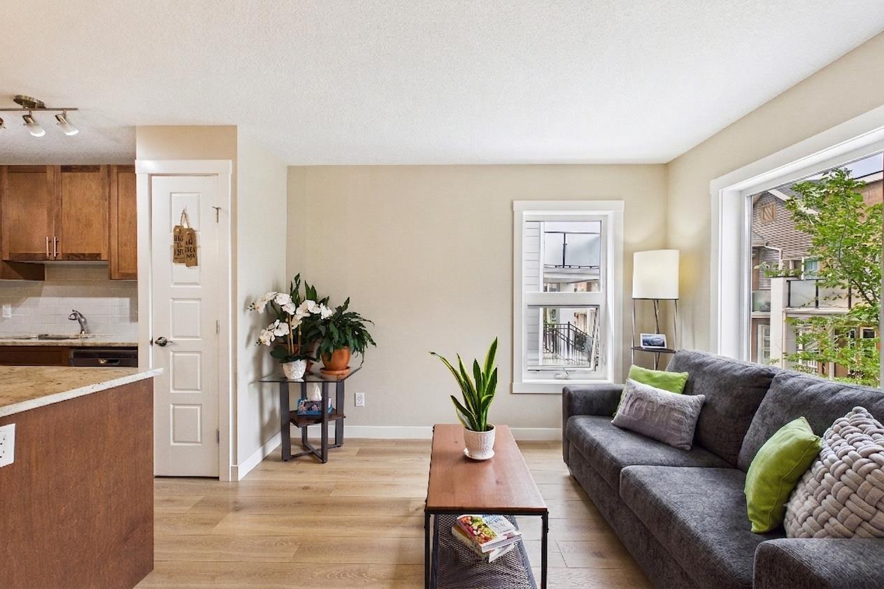 220 Livingston Common NE