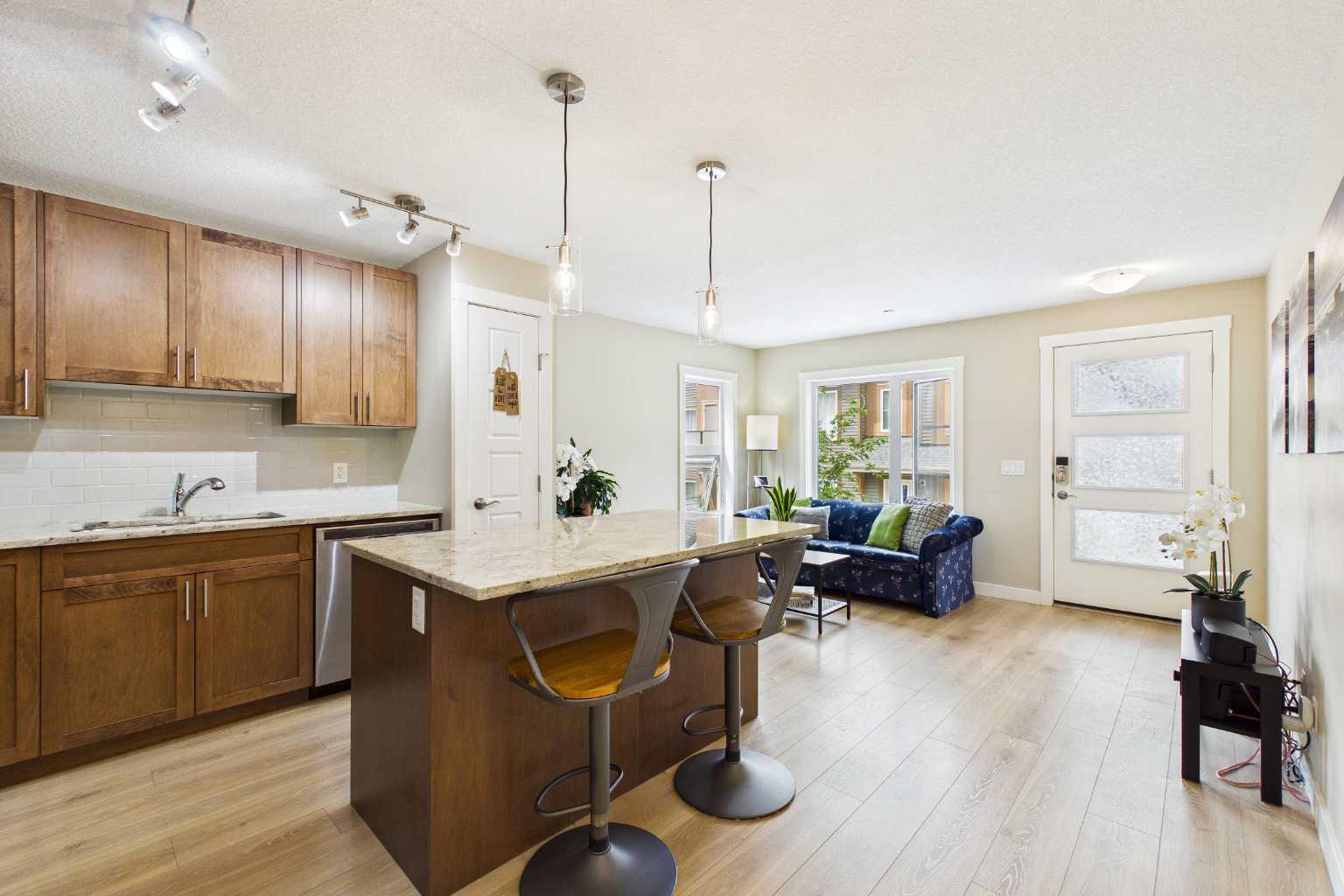 220 Livingston Common NE