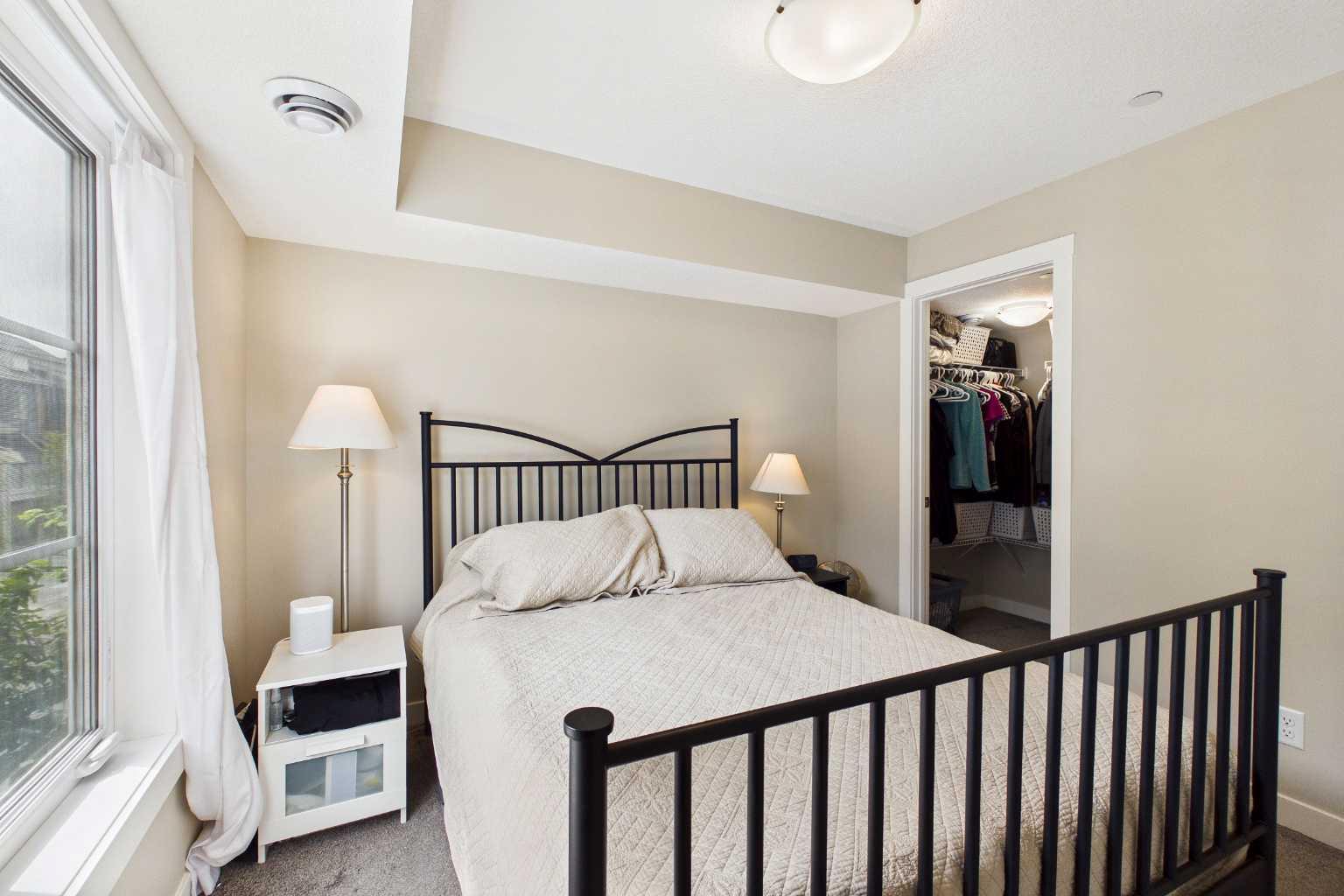 220 Livingston Common NE