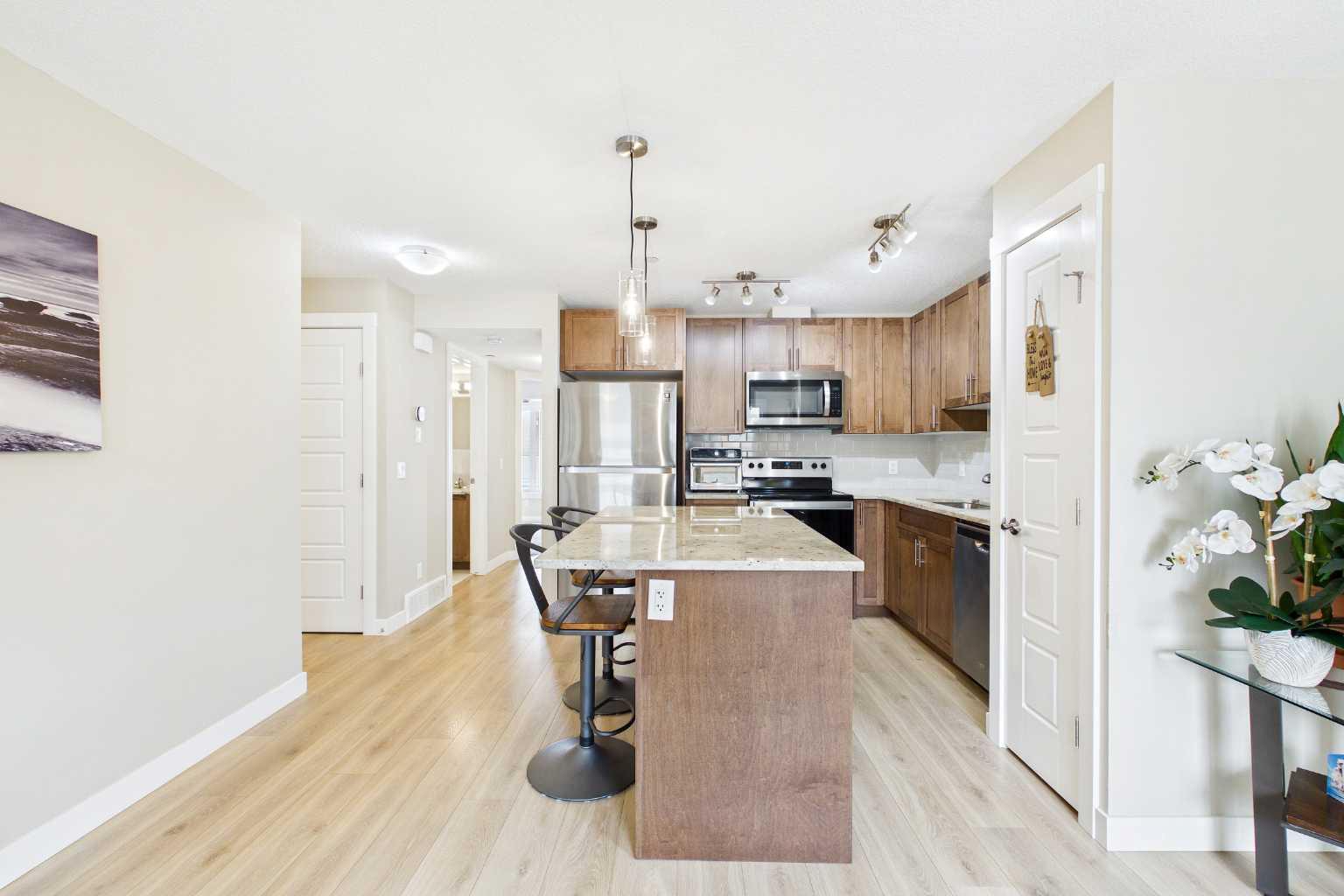 220 Livingston Common NE