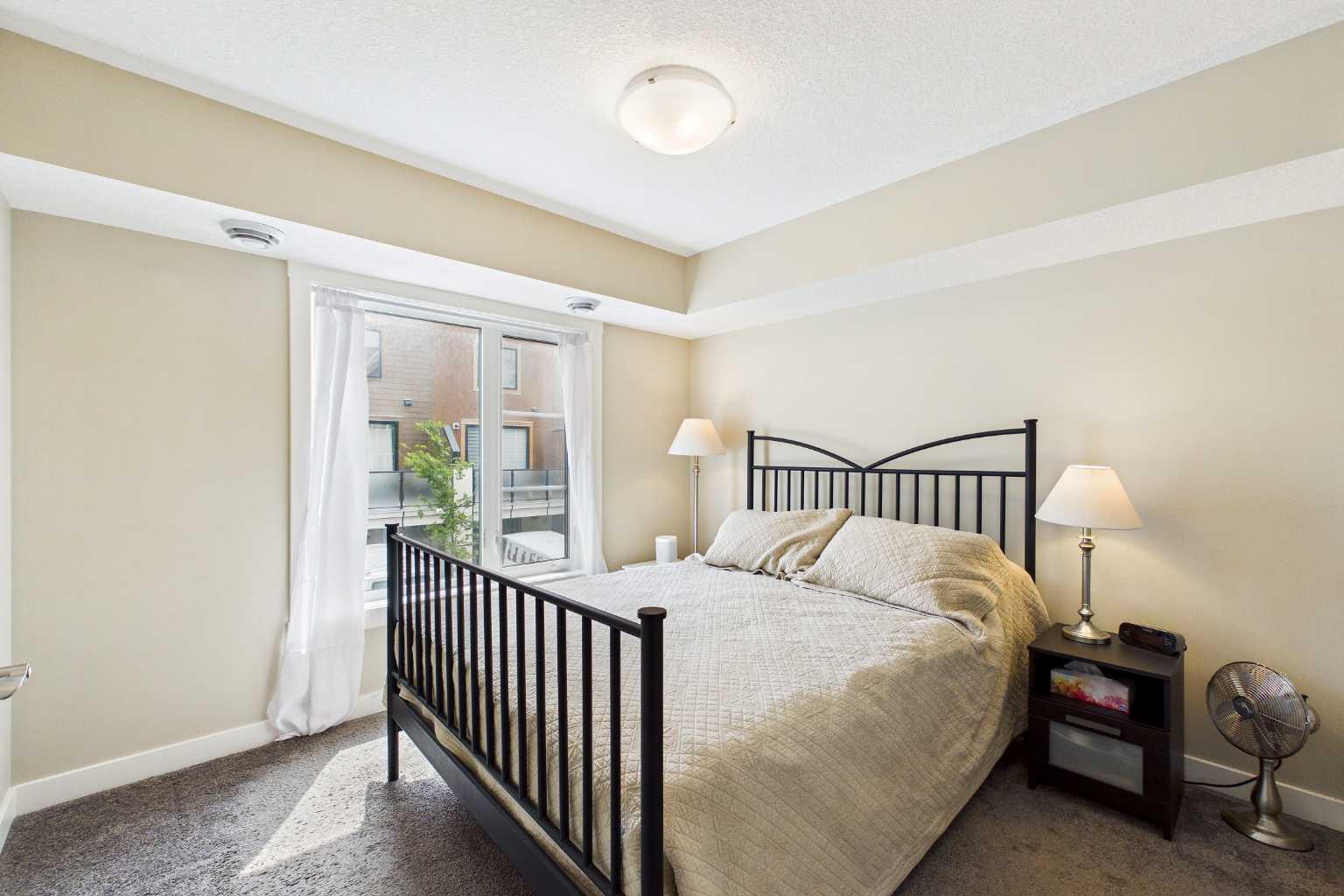 220 Livingston Common NE