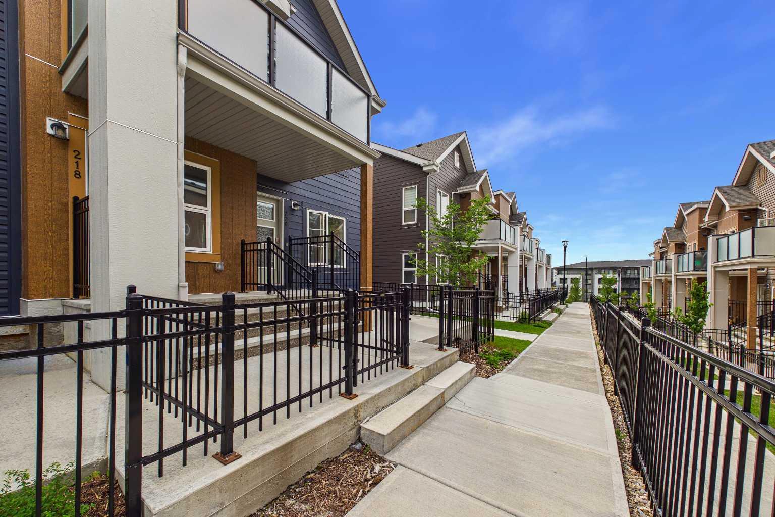 220 Livingston Common NE