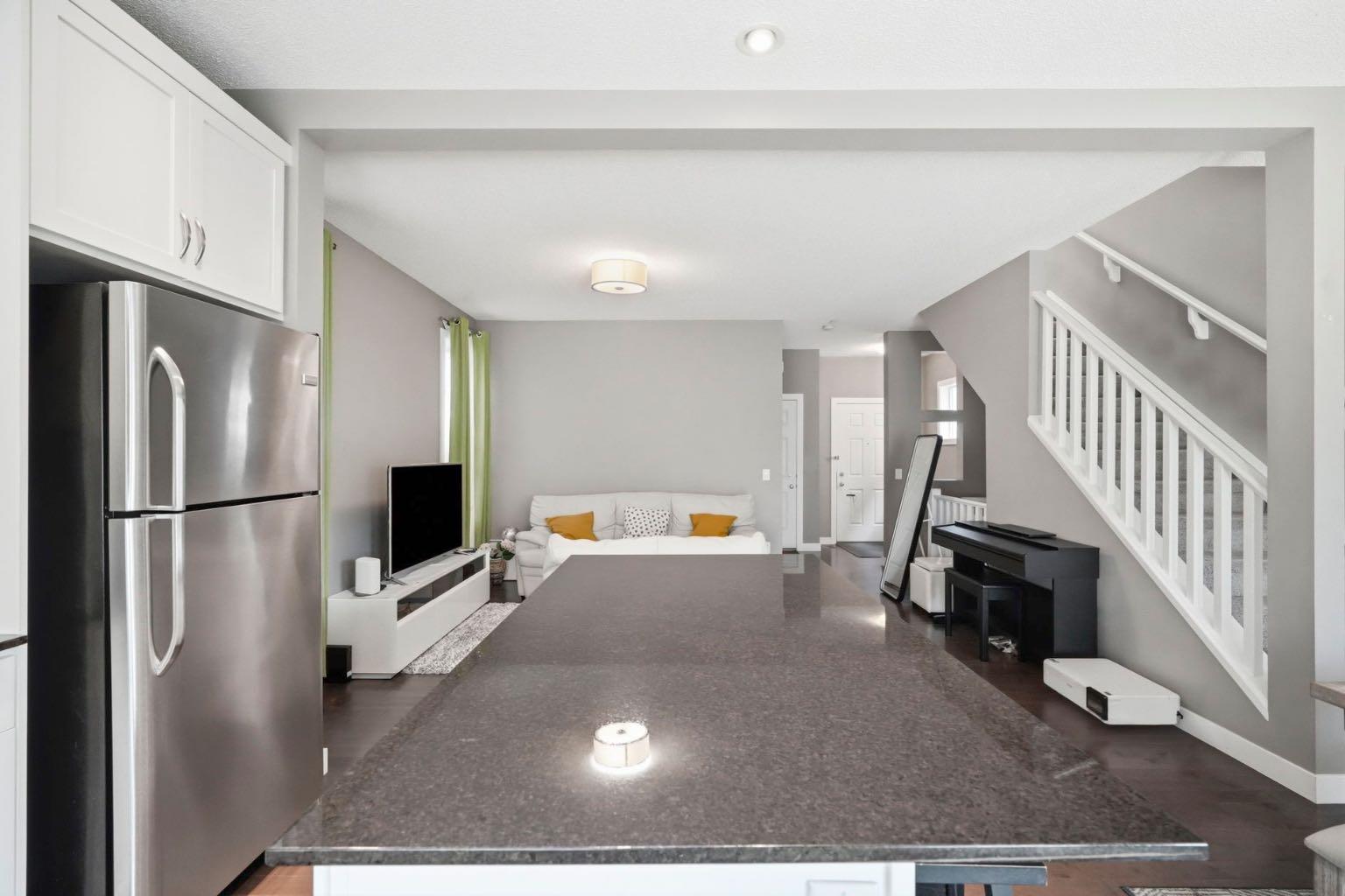 98 Panton Way NW