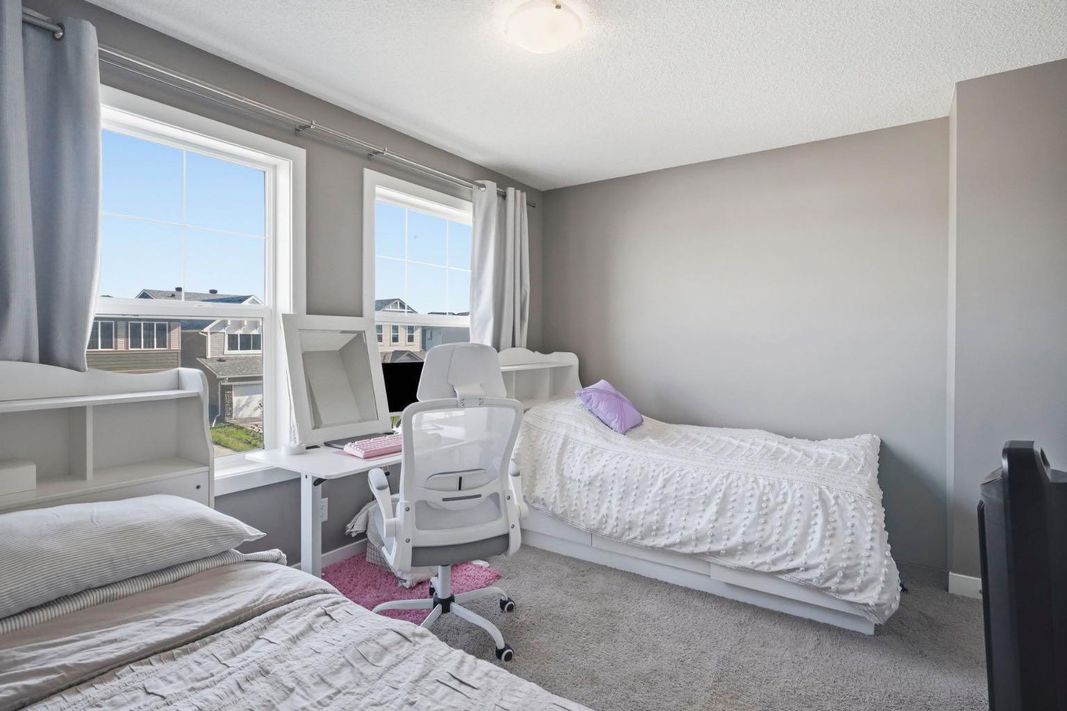 98 Panton Way NW