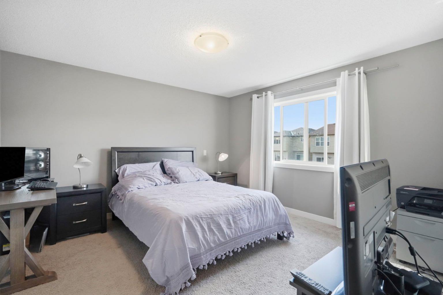 98 Panton Way NW