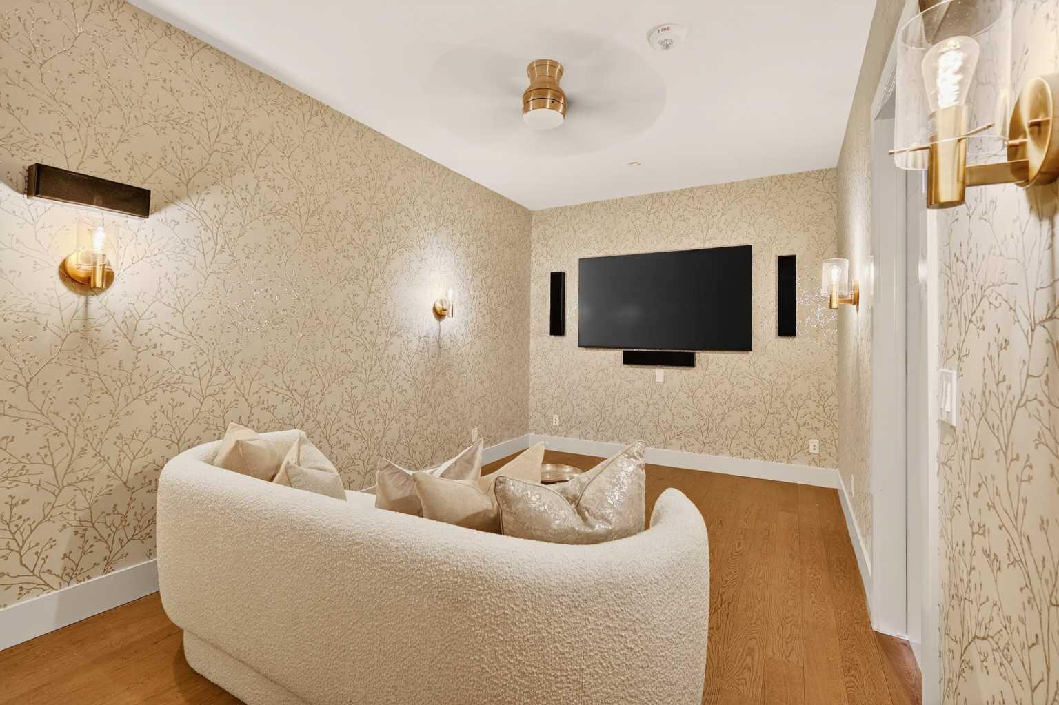 101, 23 Mahogany Circle SE