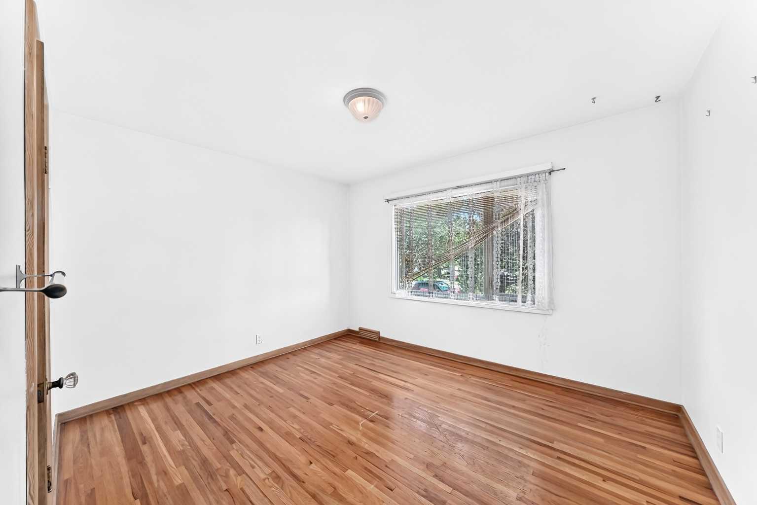 1703 32 Street SW