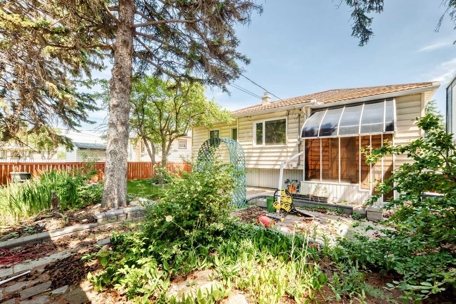 1703 32 Street SW