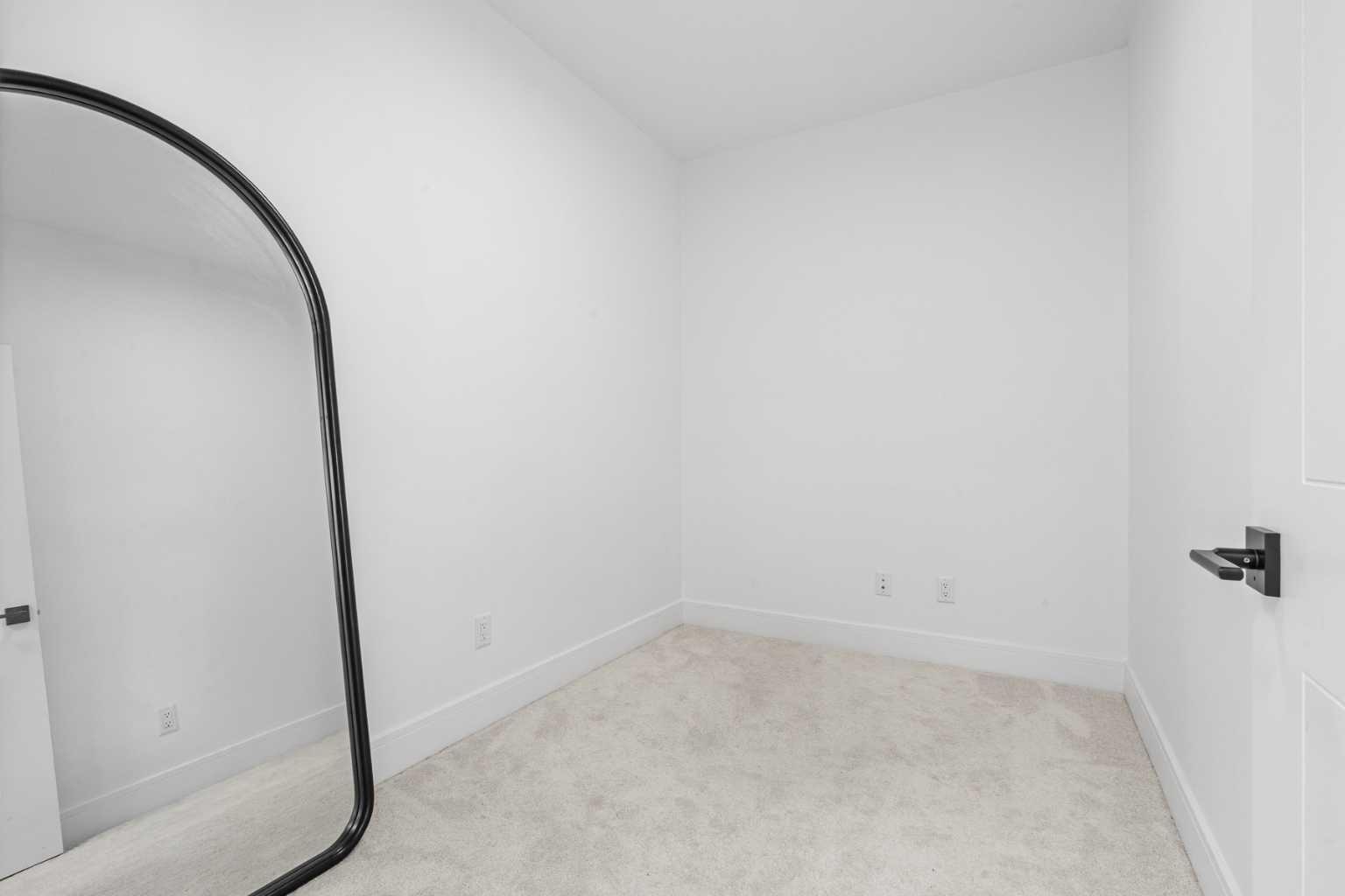 311, 370 Dieppe Drive SW
