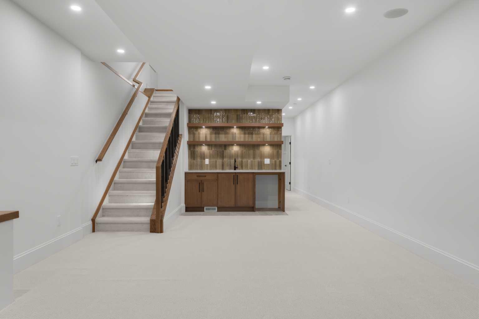 1807 32 Avenue SW