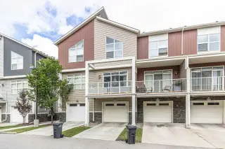 634 Redstone View NE