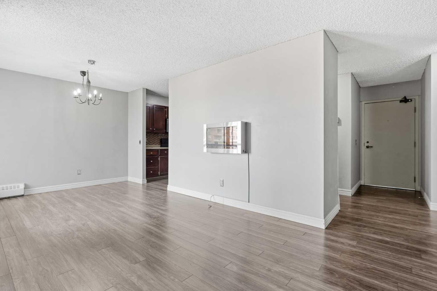 406, 145 Point Drive NW