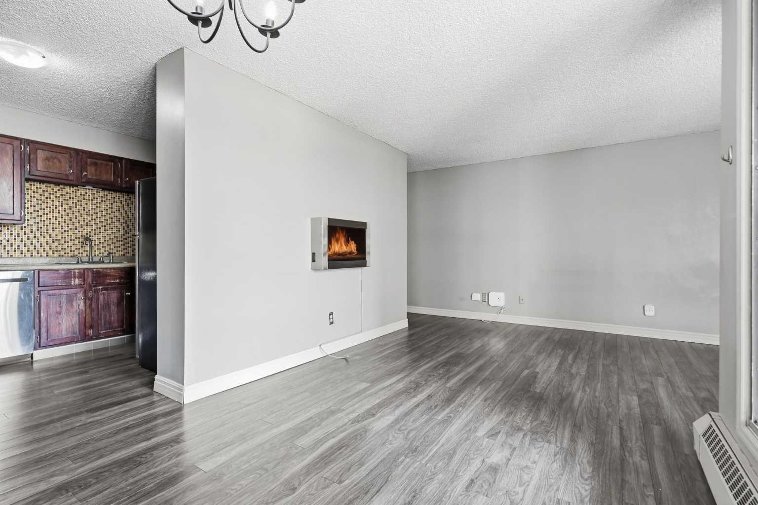 406, 145 Point Drive NW