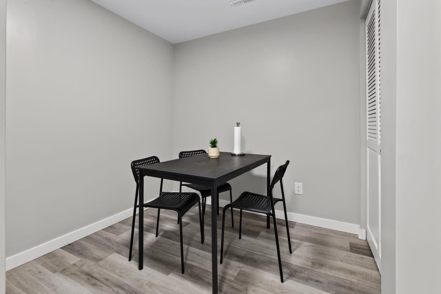 319 Rundlelawn Road NE