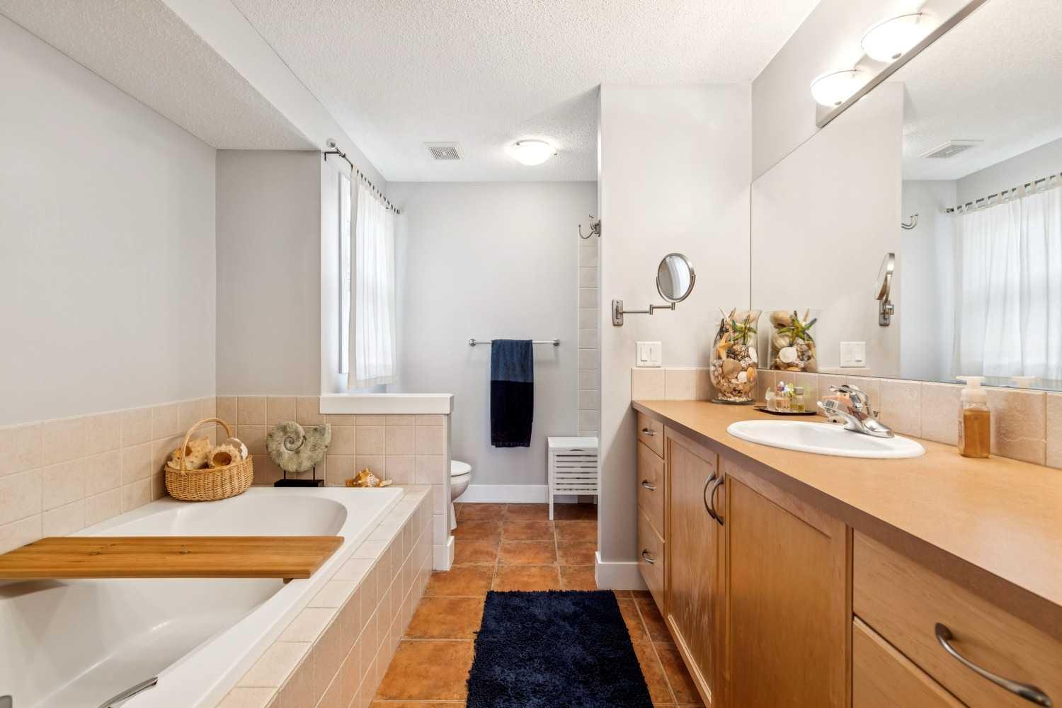 130 Tuscany Valley Green NW