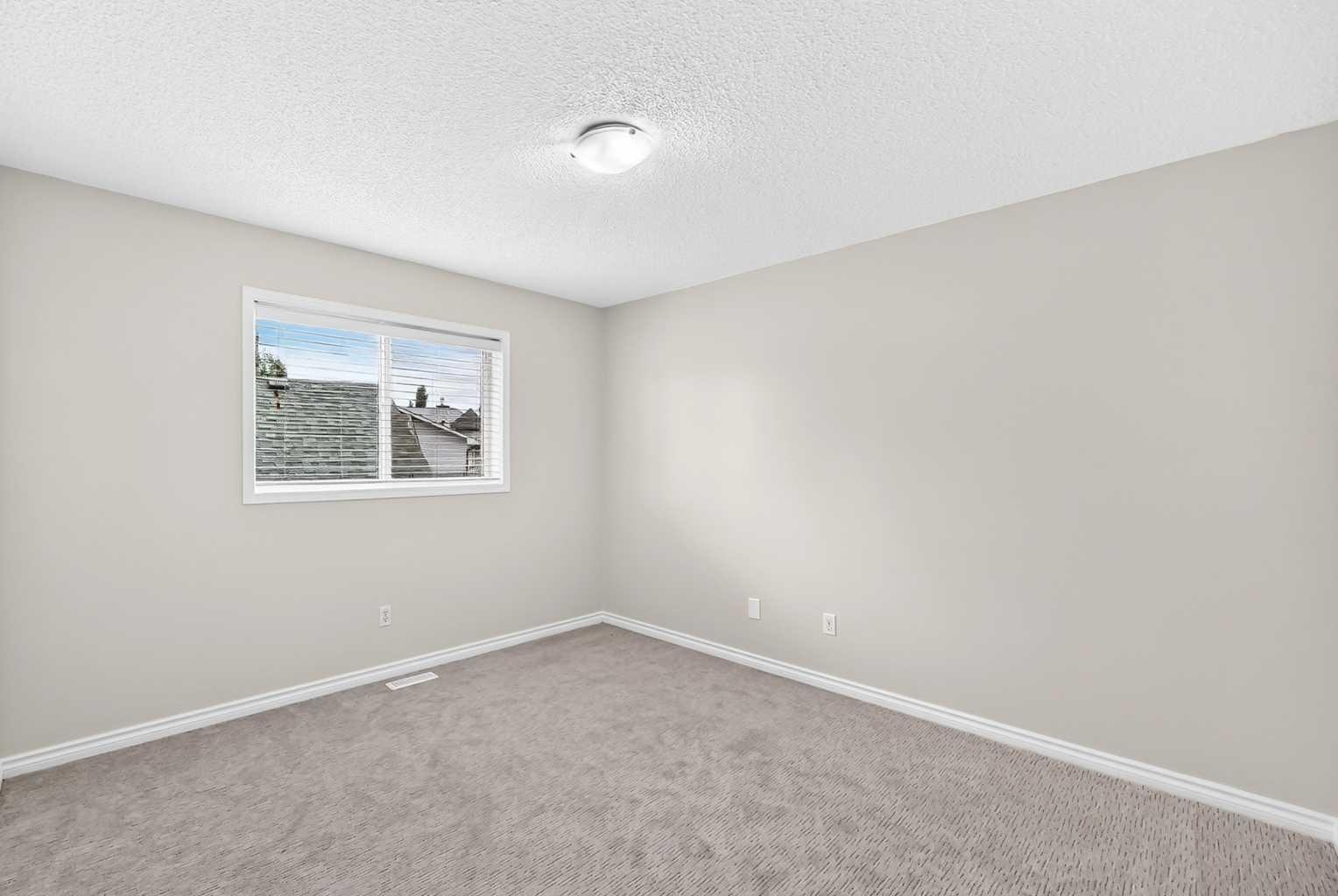 247 Covington Close NE
