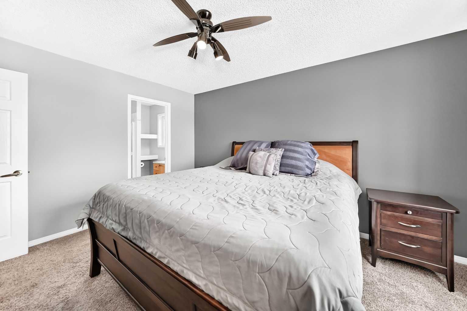 23 Thornbird Way SE