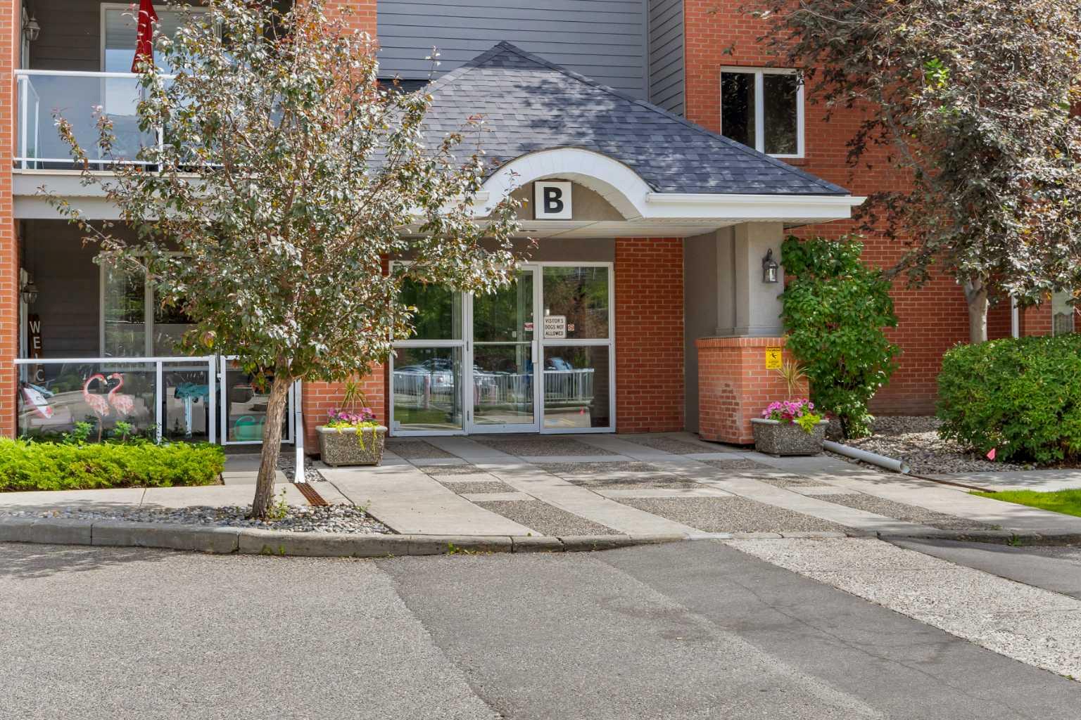 225, 15 Everstone Drive SW
