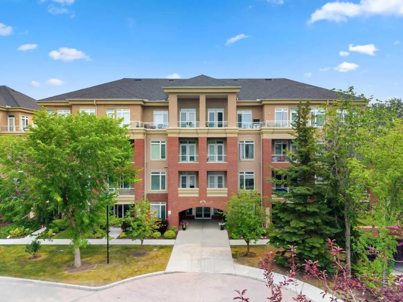 5208, 14 Hemlock Crescent SW