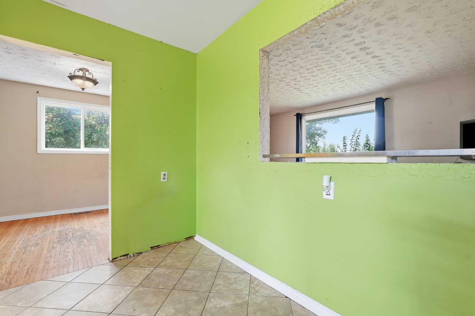 9032 Fairmount Drive SE