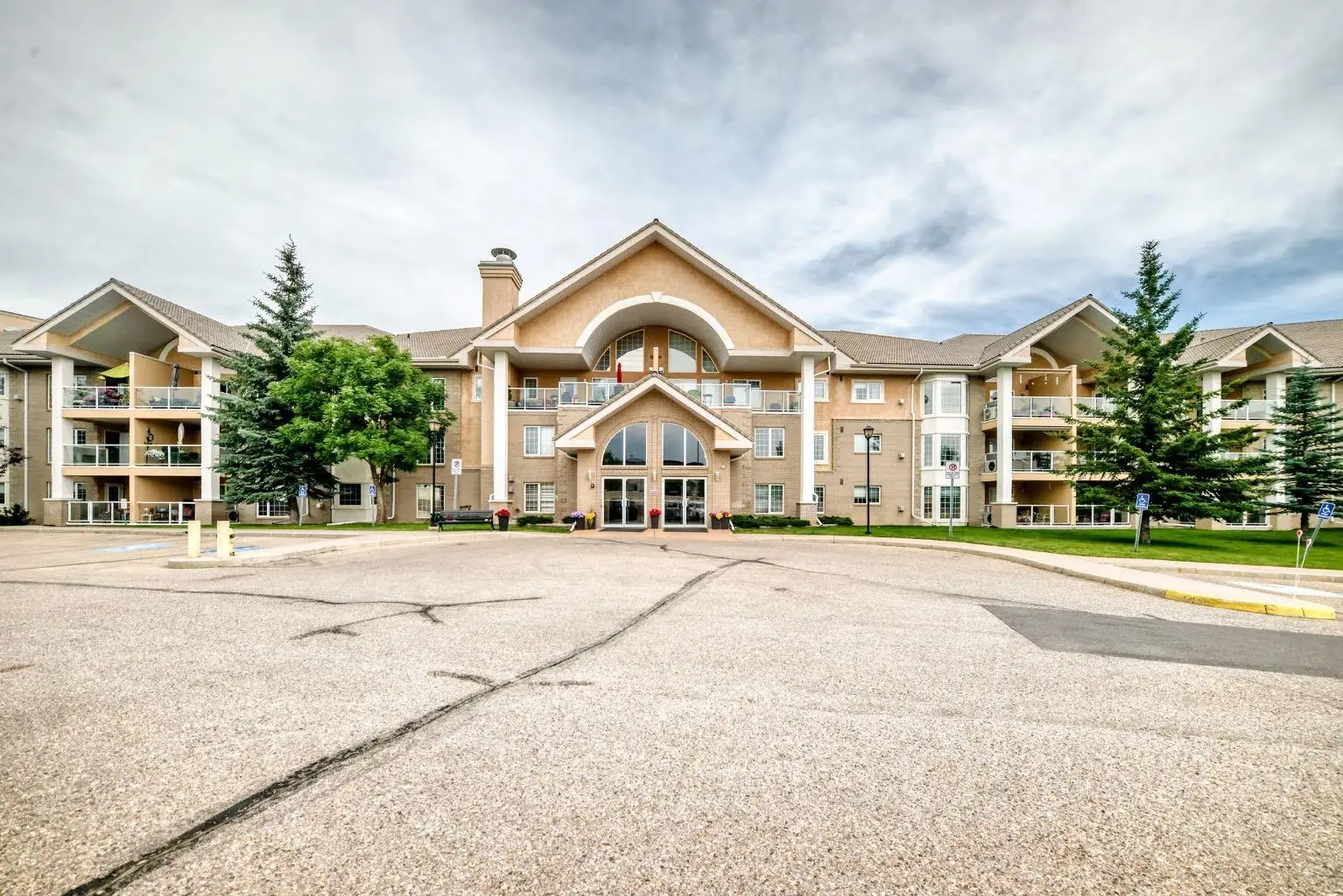 314, 728 Country Hills Road NW