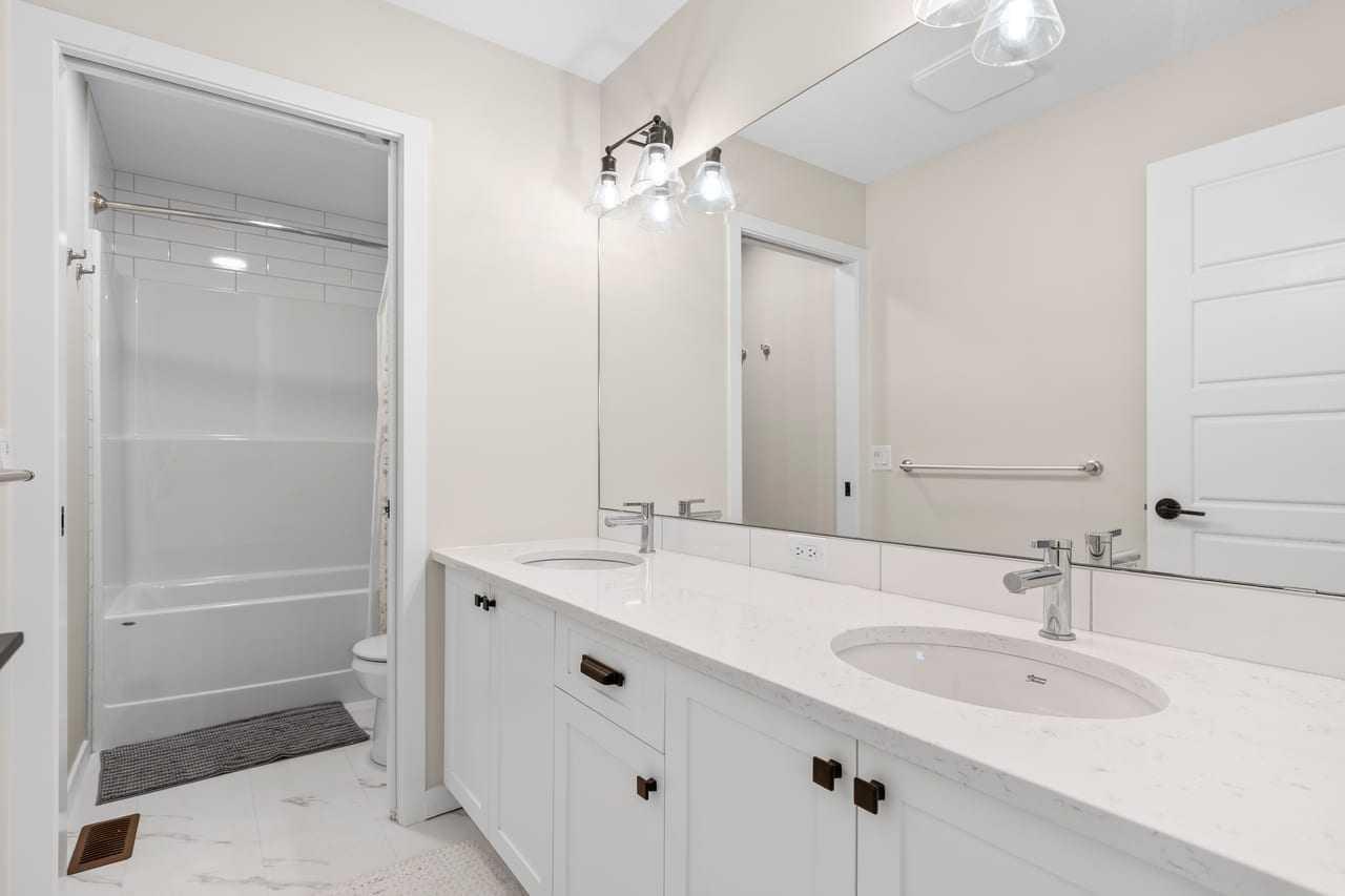 45 Savoy Landing SE