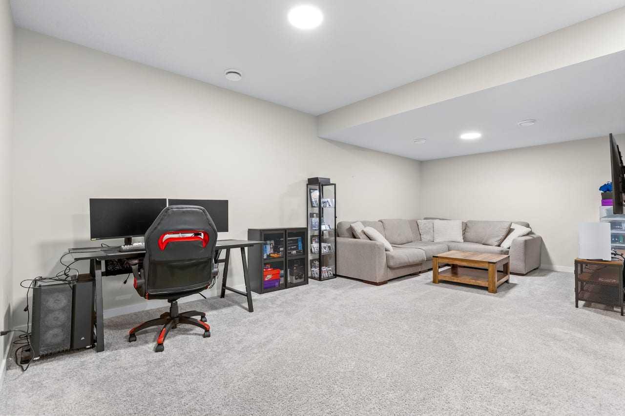 45 Savoy Landing SE