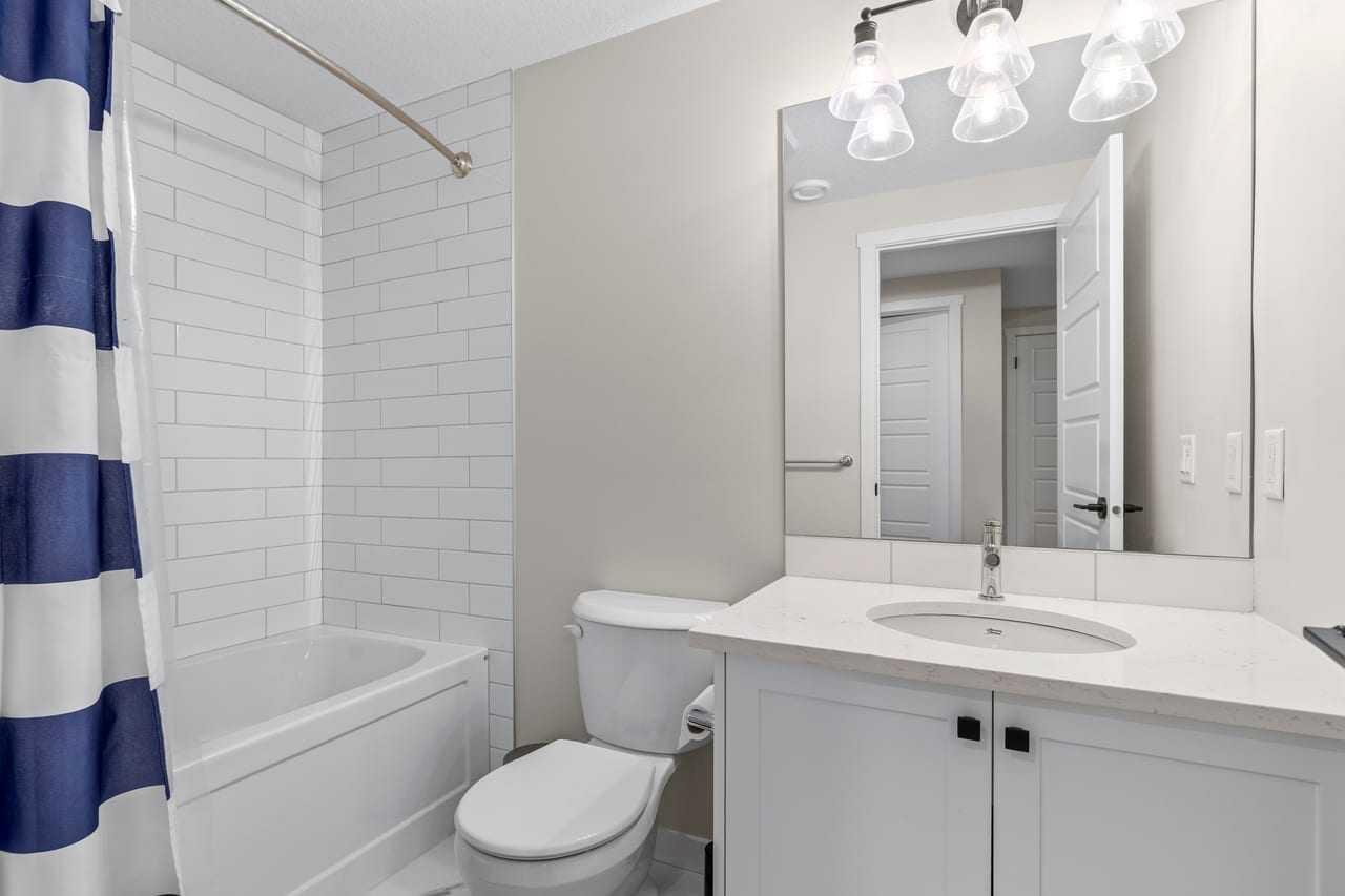 45 Savoy Landing SE