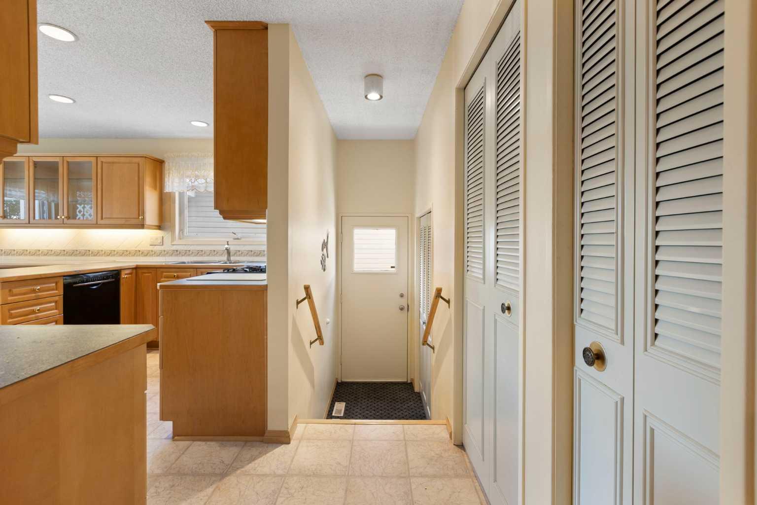 243 Radcliffe Place SE