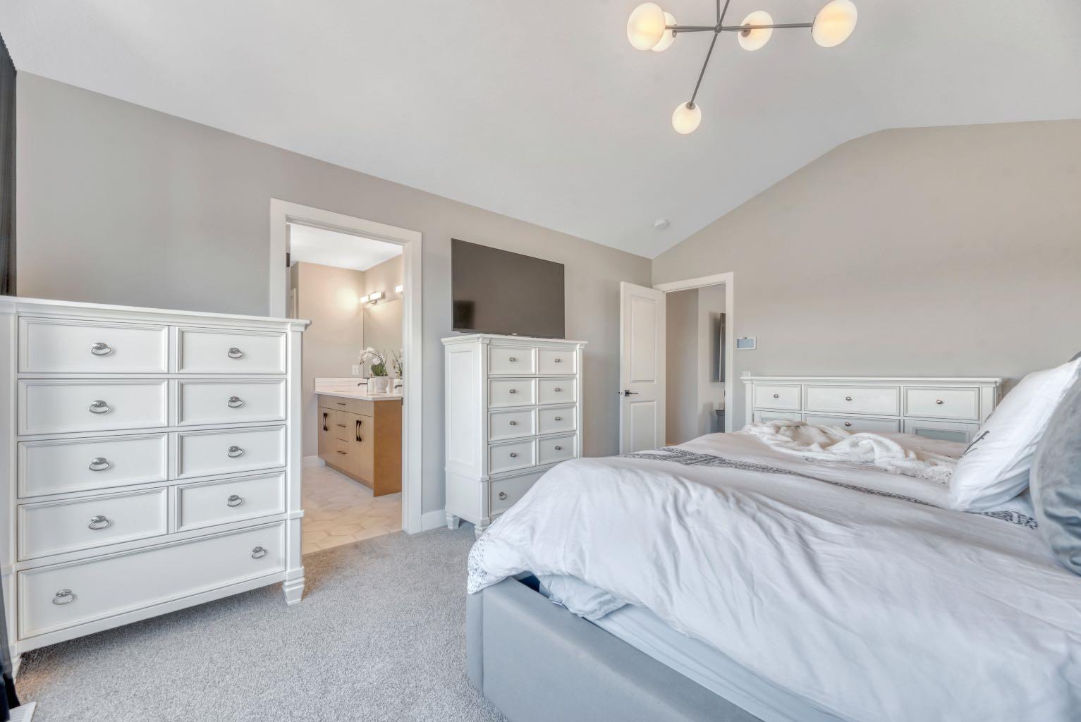 6 Legacy Woods Crescent SE