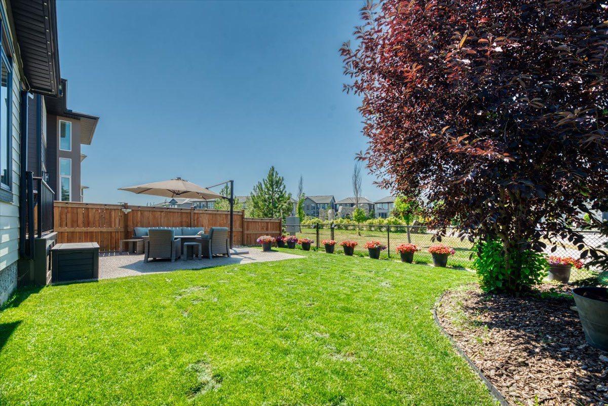 6 Legacy Woods Crescent SE