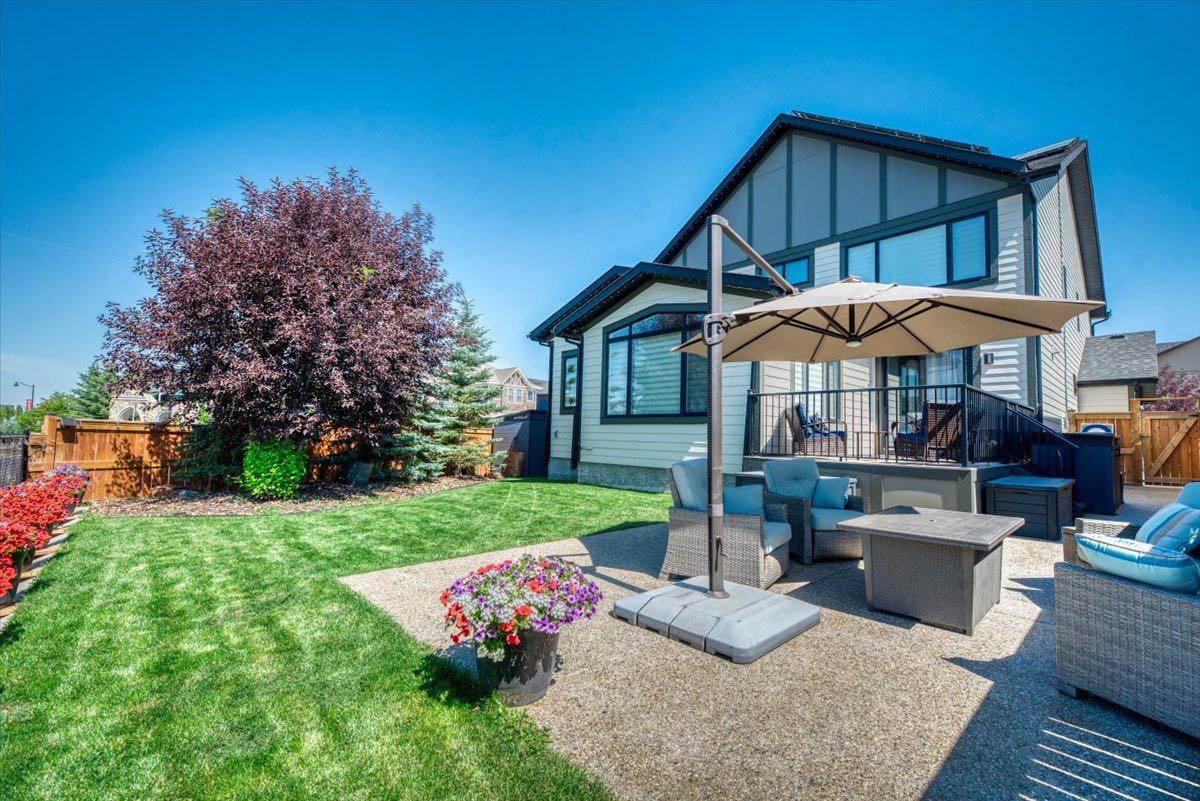 6 Legacy Woods Crescent SE