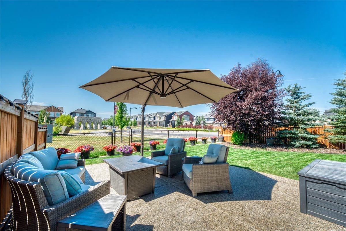 6 Legacy Woods Crescent SE